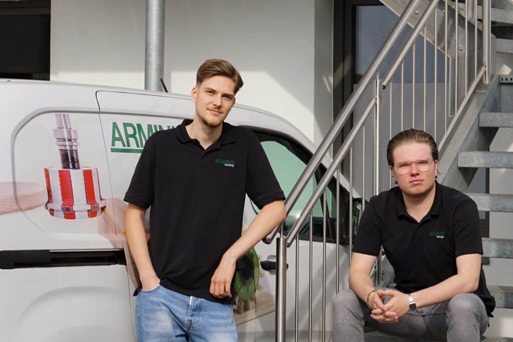 Zwei Auszubildende starteten 2025 bei ARMINIUS im Detmold.